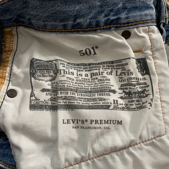 Levi 501 Jean Shorts - Picture 5 of 6